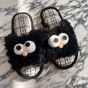 Adorable Super Cute Brand New Faux Fur Fuzzy Black Elmo Slippers US Women's 7